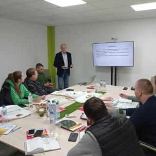 nachinaem-obuchayuschie-seminari-dlya-distribyutorov